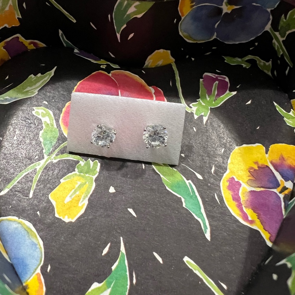 Faux Diamond studs in silver
